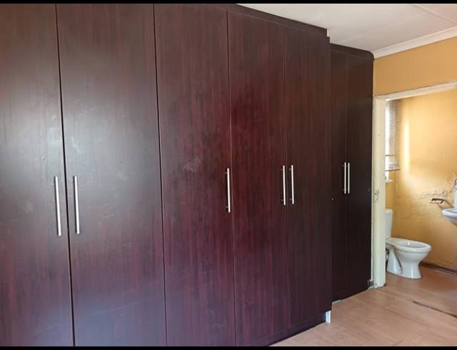 3 BEDROOM HOUSE FOR SALE IN CLAYVILLE